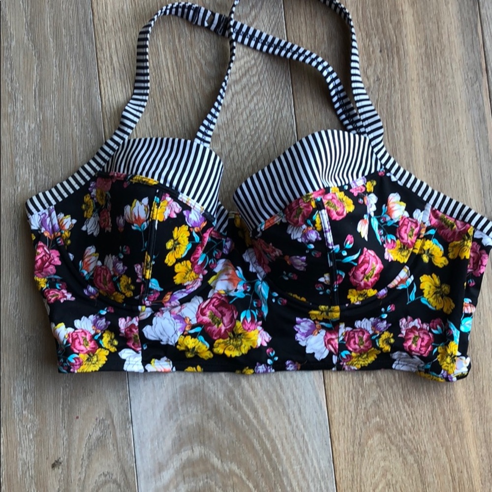 Torrid multi stripe floral bikini top size 2